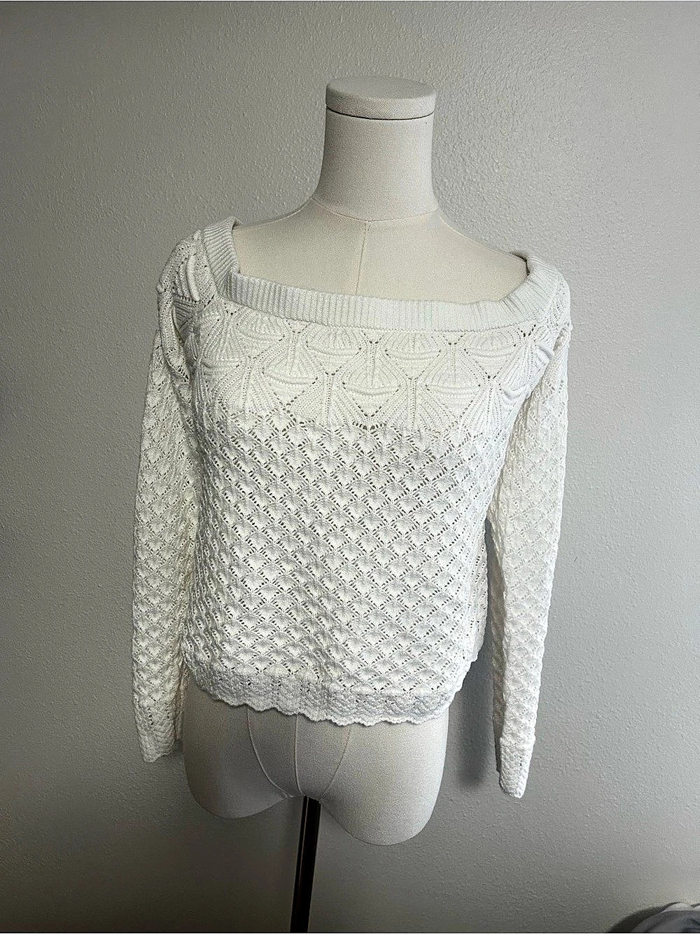 Hollister White Knit Off-Shoulder Sweater Size XL Like New